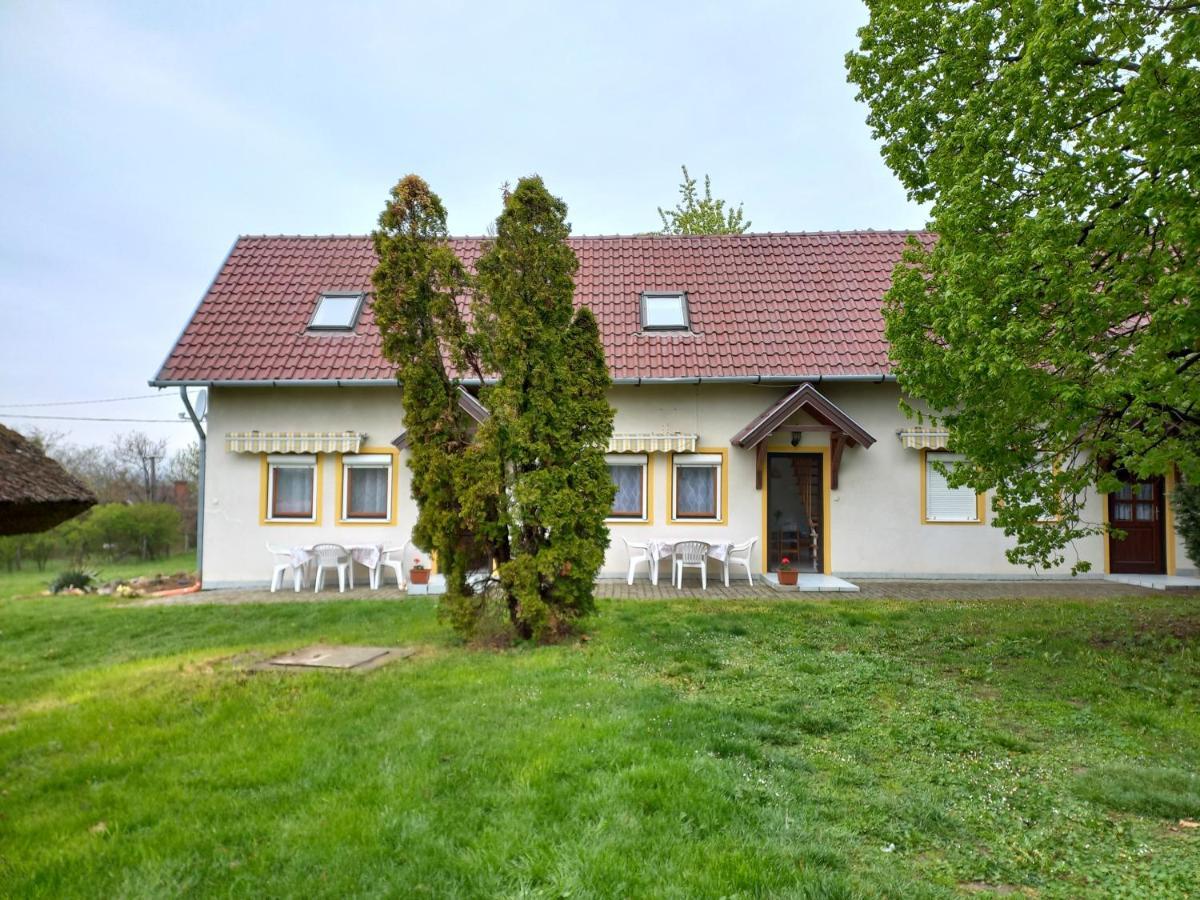 Helena Apartman Cserszegtomaj Exterior photo